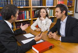 MS Abogados Gestores Asesores abogado hablando con pareja sobre el divorcio
